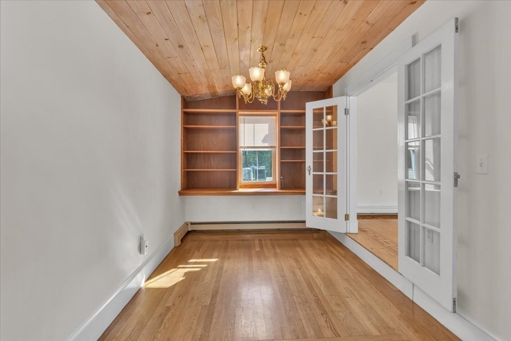 325 Western Ave, Riverside