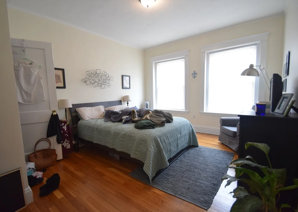 191 Winthrop Rd, Washington Square