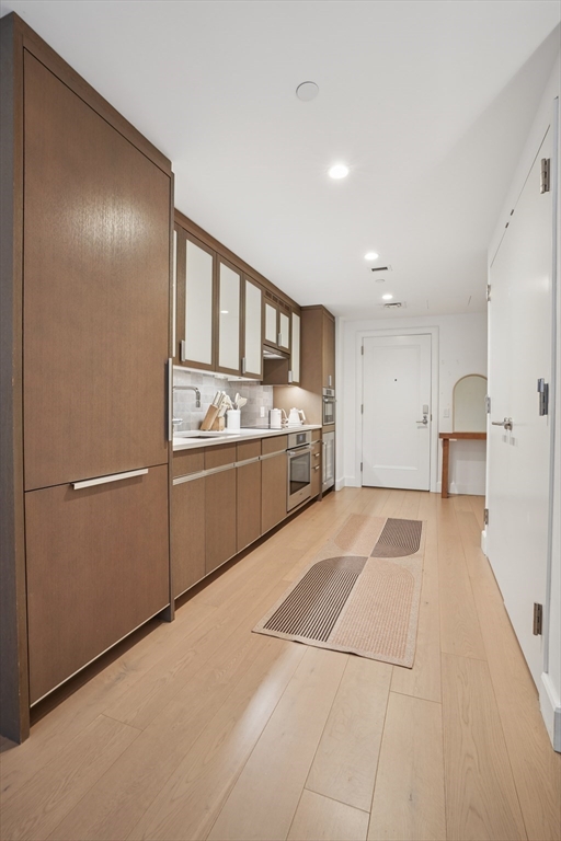 100 Lovejoy Wharf, Waterfront