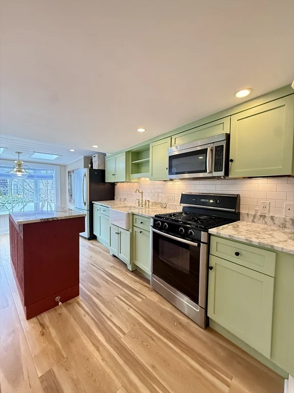 13 Tucker, Old Town