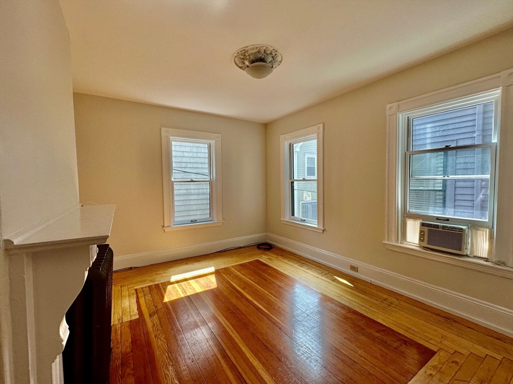 61 Monument Ave, Charlestown