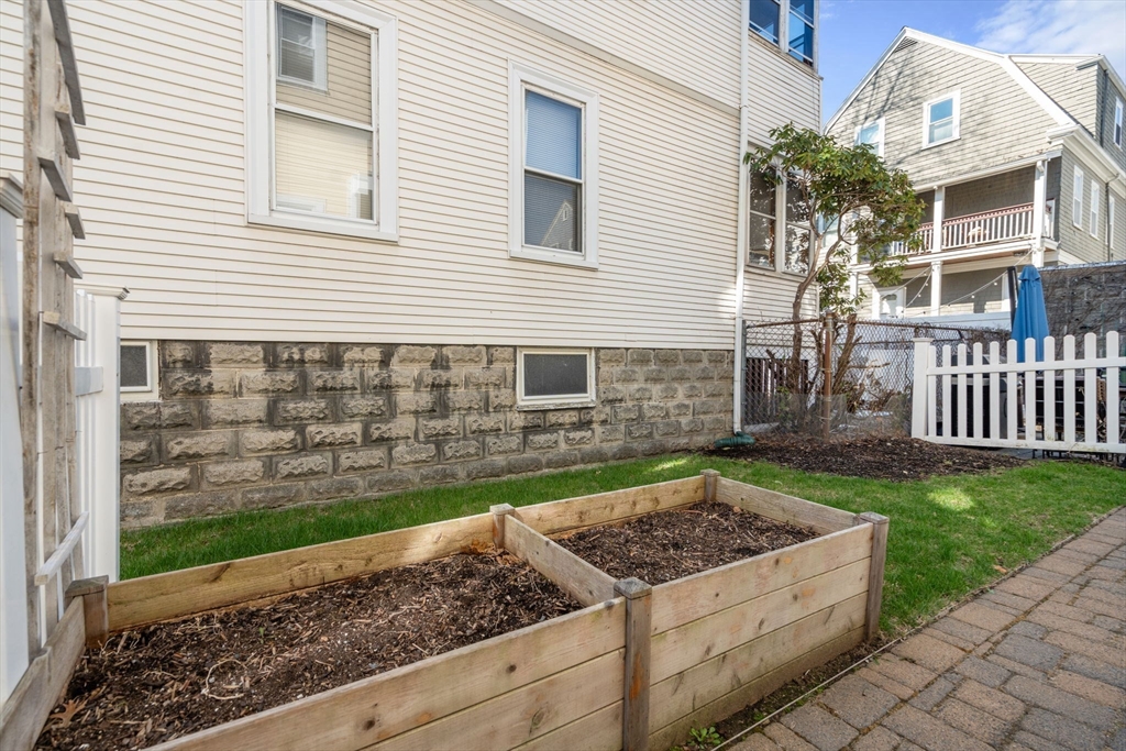 84 Pearson Rd, Tufts