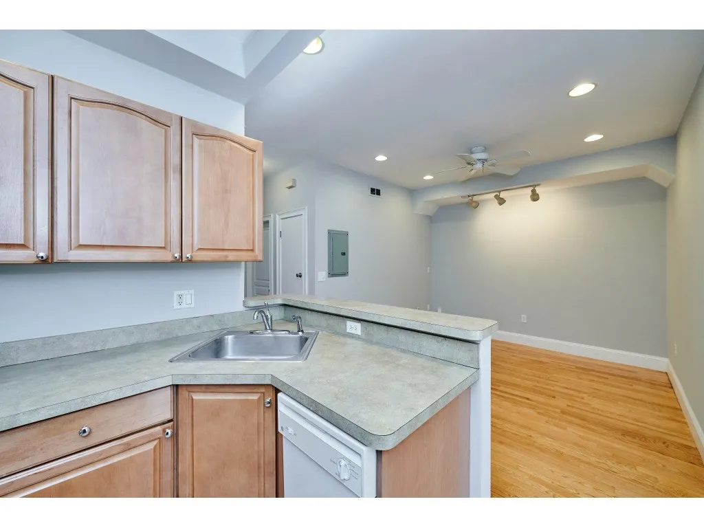 12 Humboldt Pl, South Boston