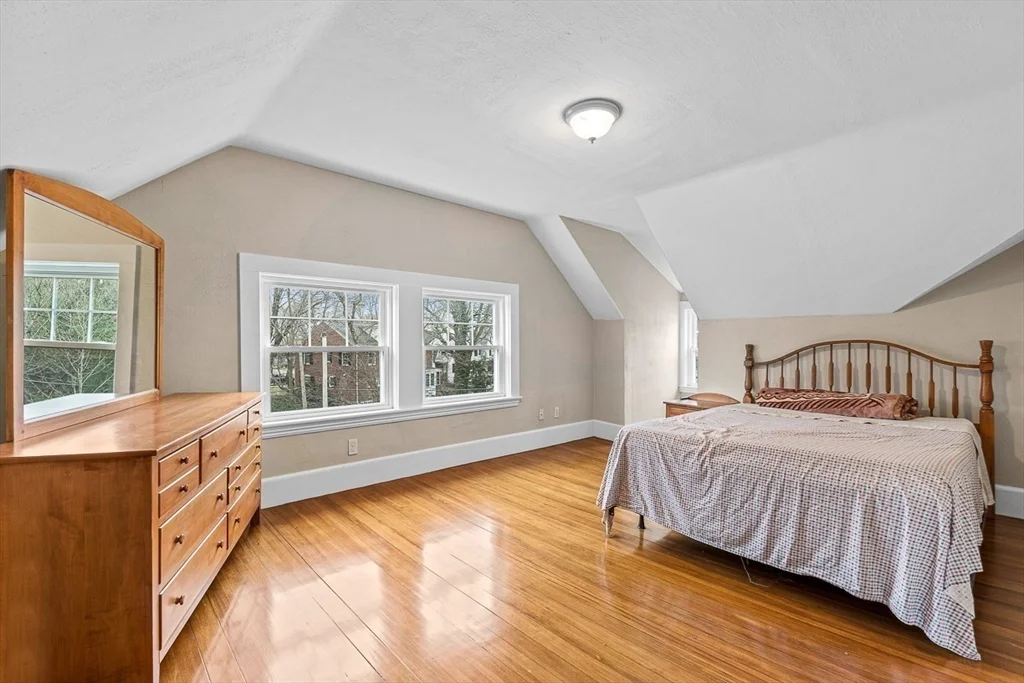 34 Glen Rd, Winchester