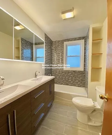 94 Hillside St, Mission Hill