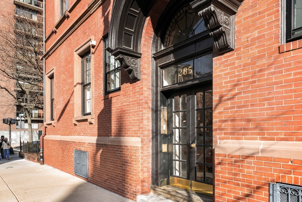 285 Clarendon St, Back Bay
