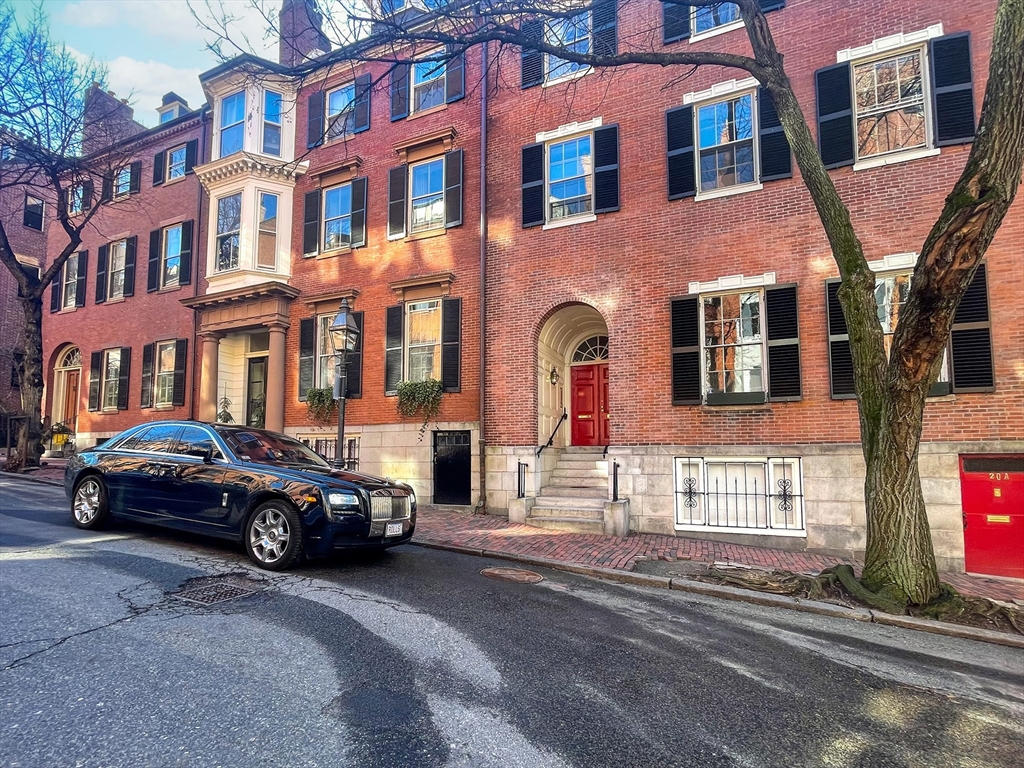 20 Chestnut St, Beacon Hill