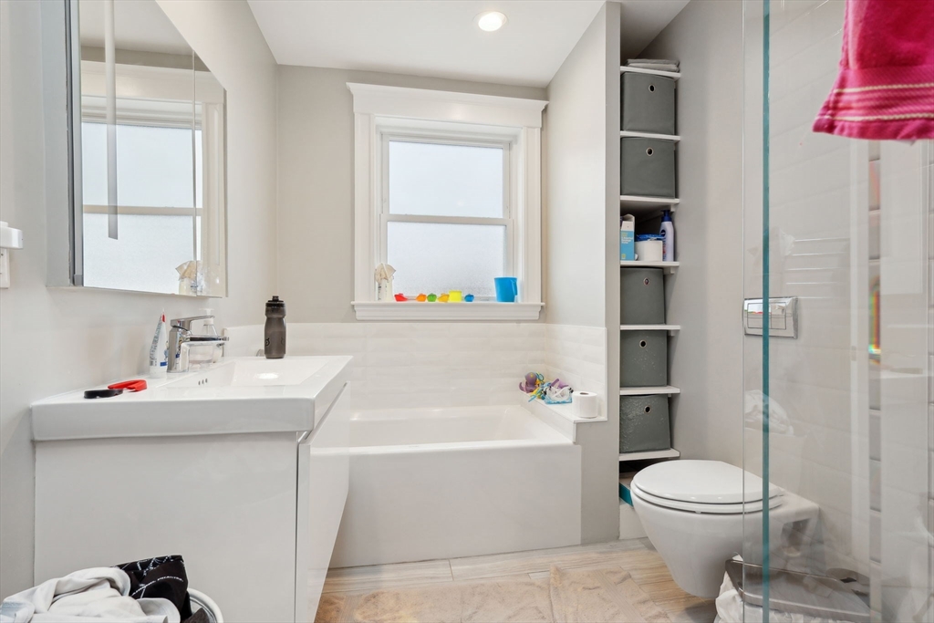 18 Hamilton Rd, Somerville