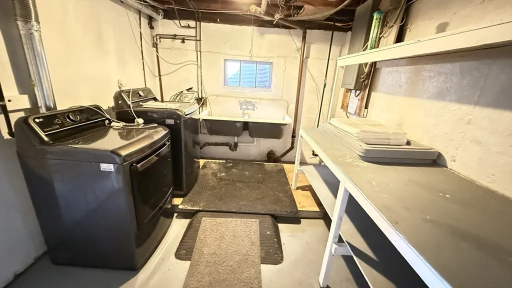 85 Regatta Rd, North Weymouth