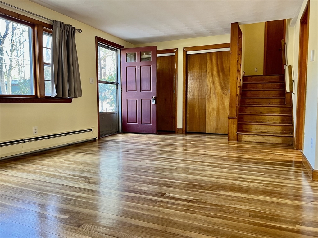 45 Maiden Ln, Wayland