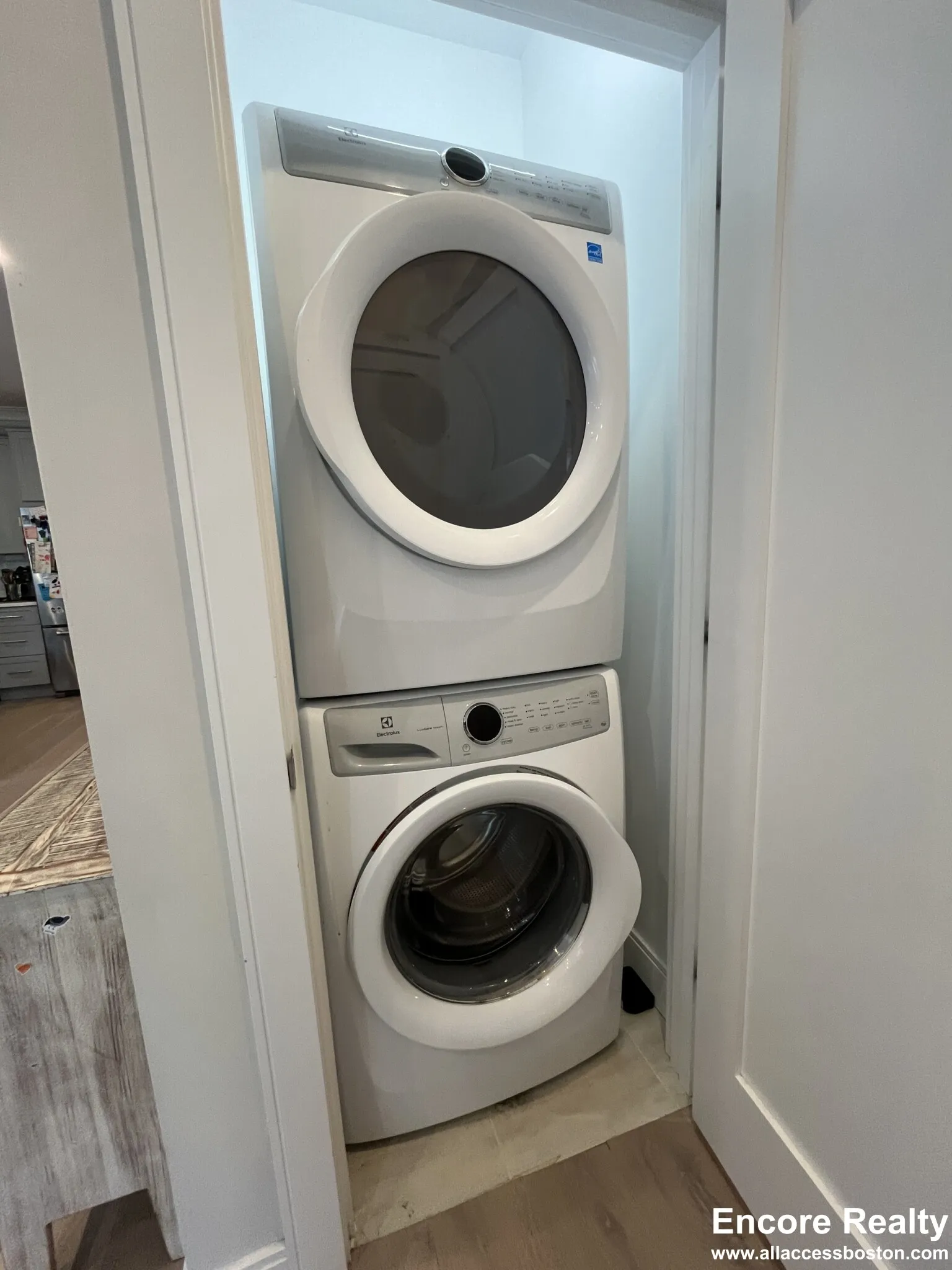 32 Cummins Highway, Roslindale