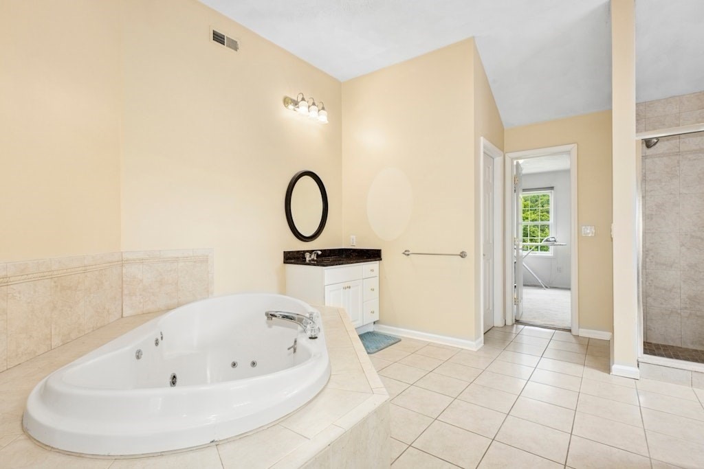 2 Arrowhead Ln, Westborough