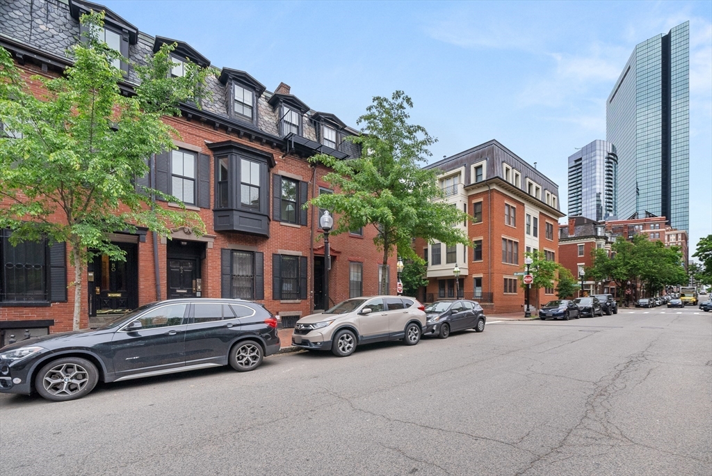 52 Clarendon St, South End