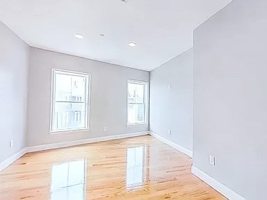 15 Dana Ave, Hyde Park