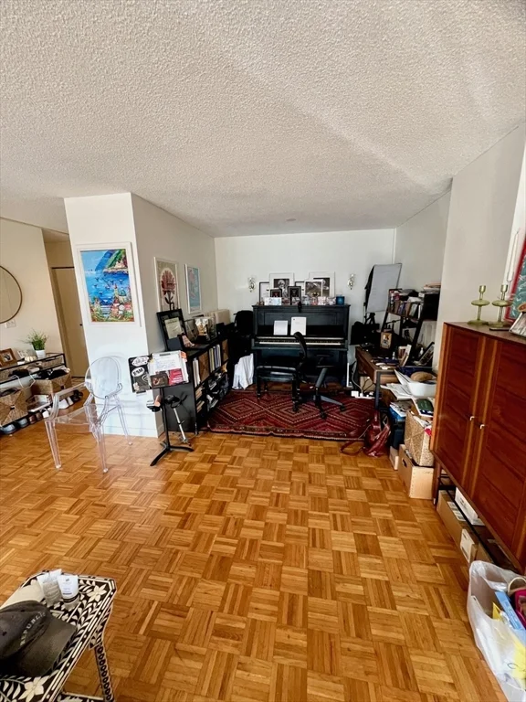 566 Commonwealth, Fenway
