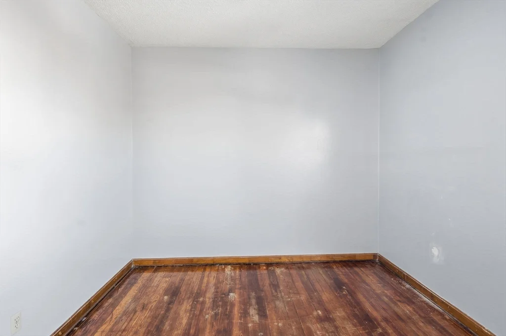 857 S 1st St, New Bedford