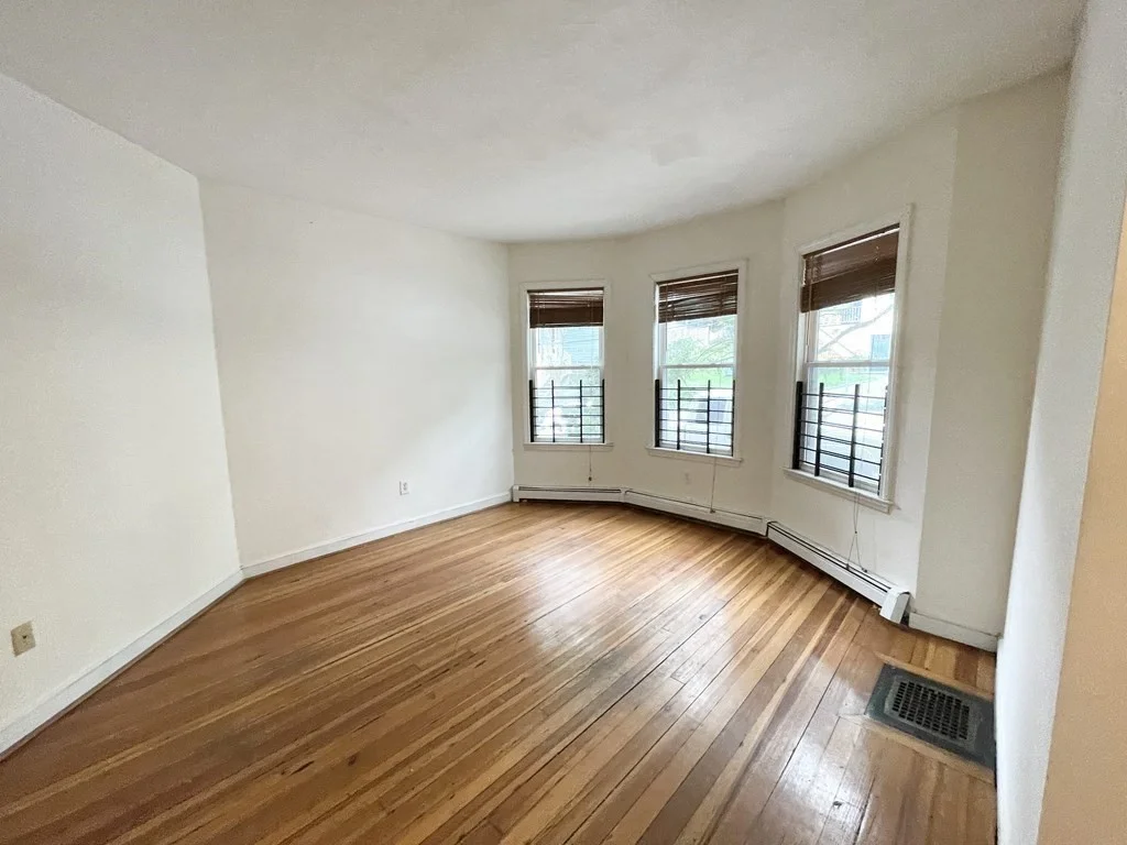 7 Iroquois, Mission Hill