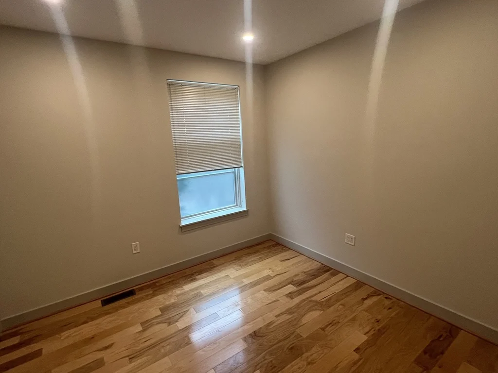 150 Adams St, Newton