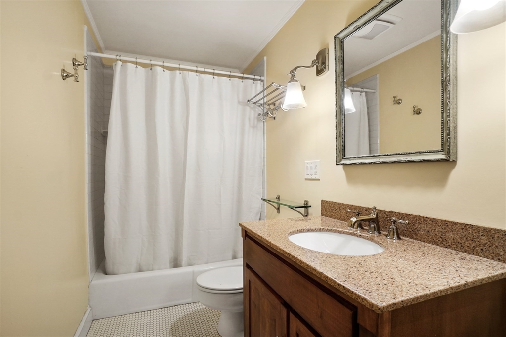 17 Gloucester St, Back Bay