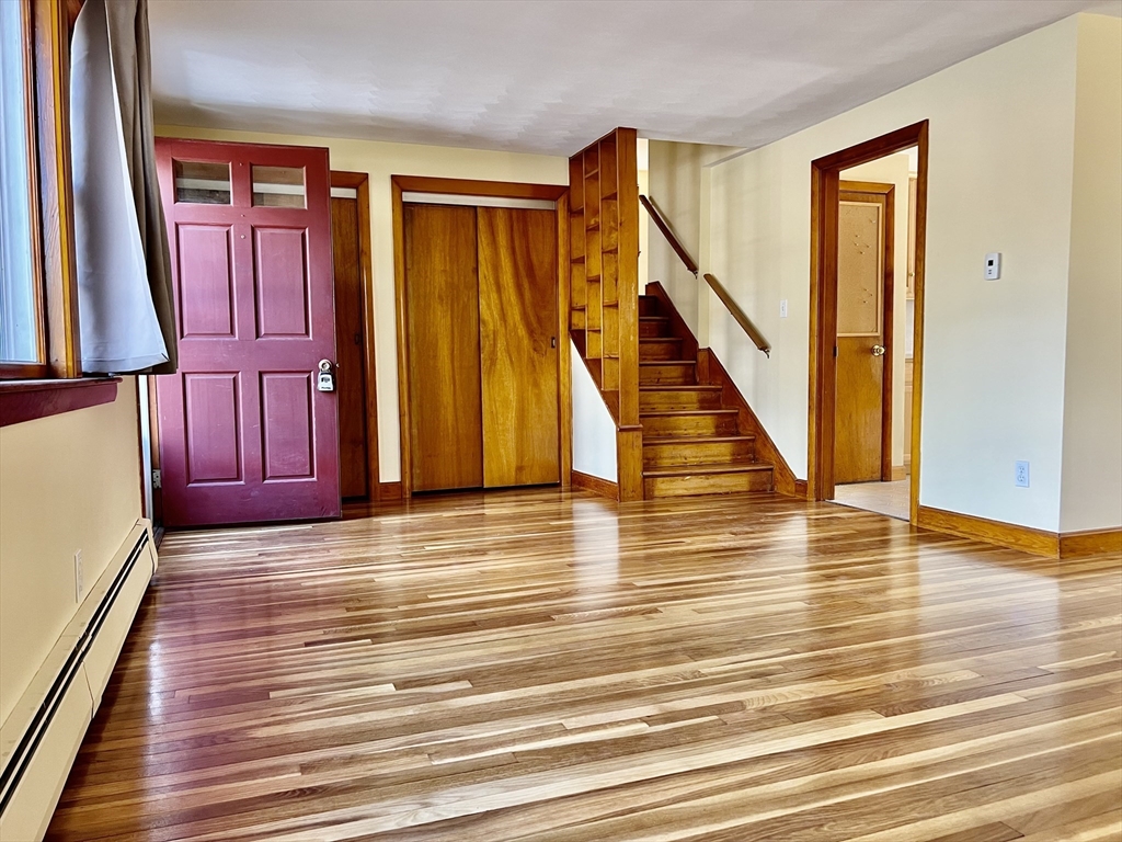 45 Maiden Ln, Wayland