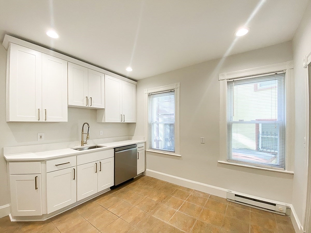 4 Banks St, Davis Square