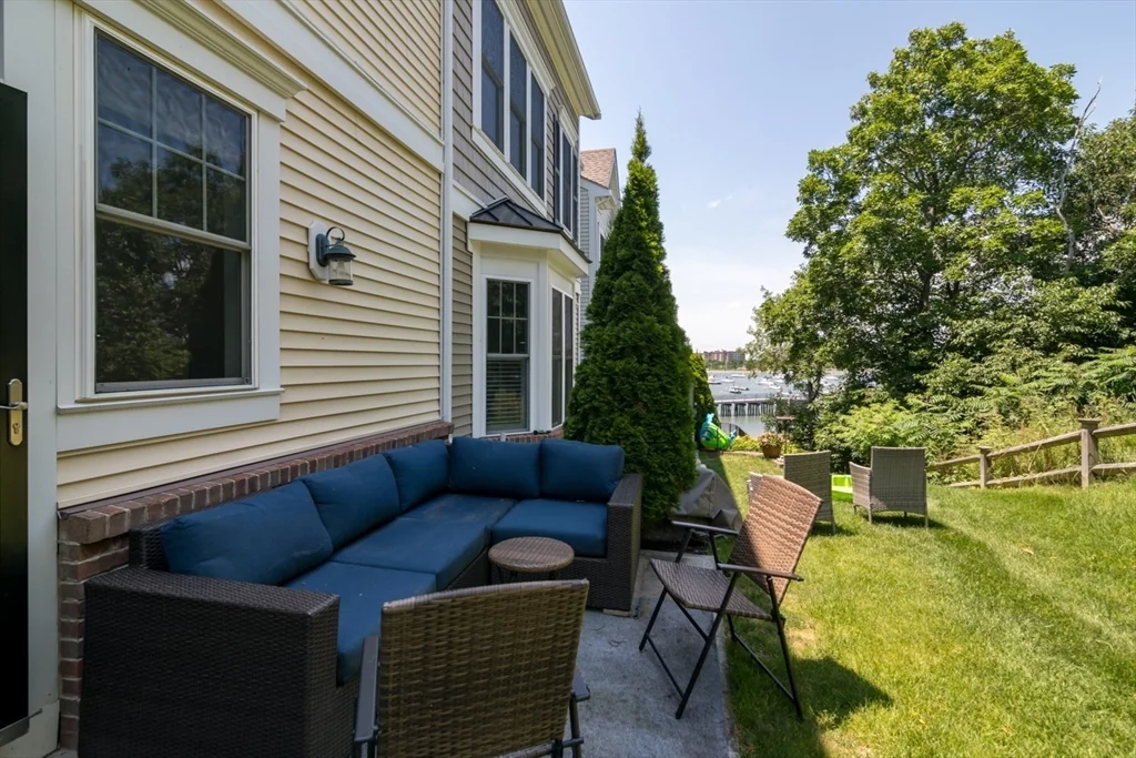 115 Halsted Dr, Hingham