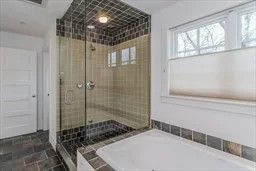 60 Red Gate, Amherst