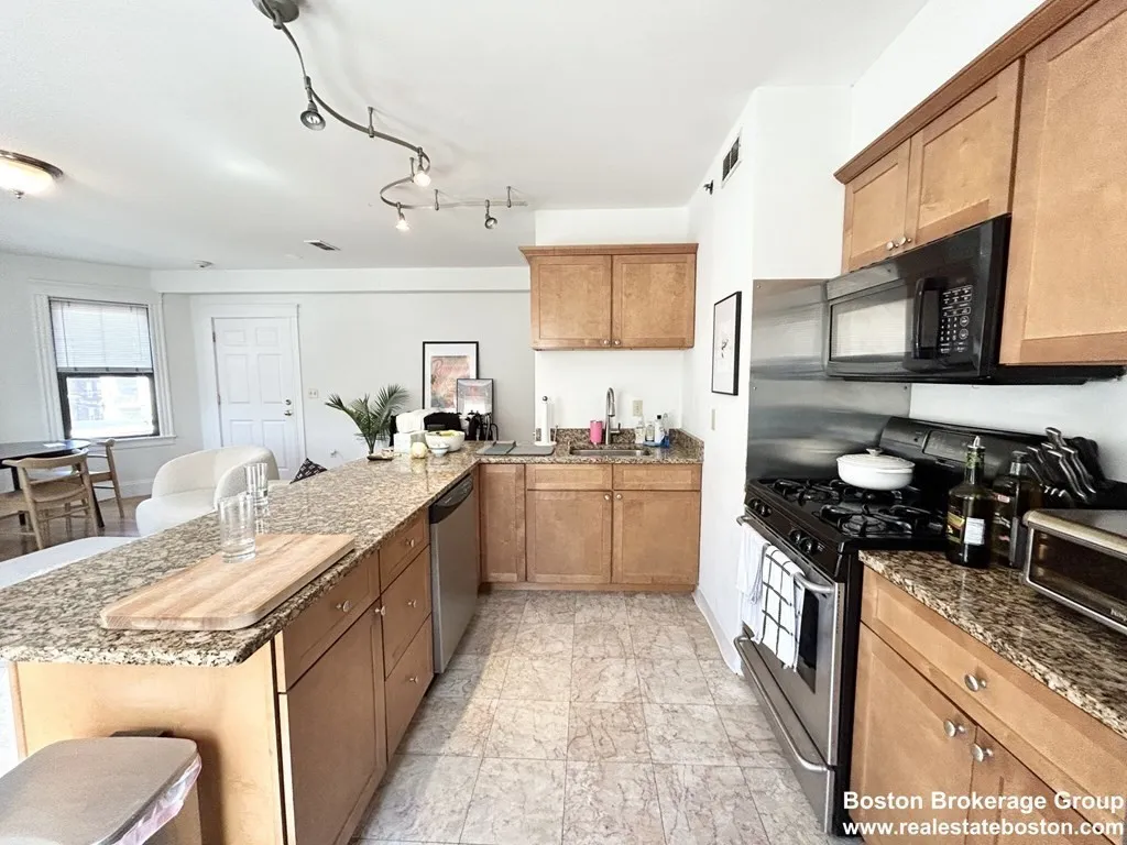 916 Dorchester St, Boston