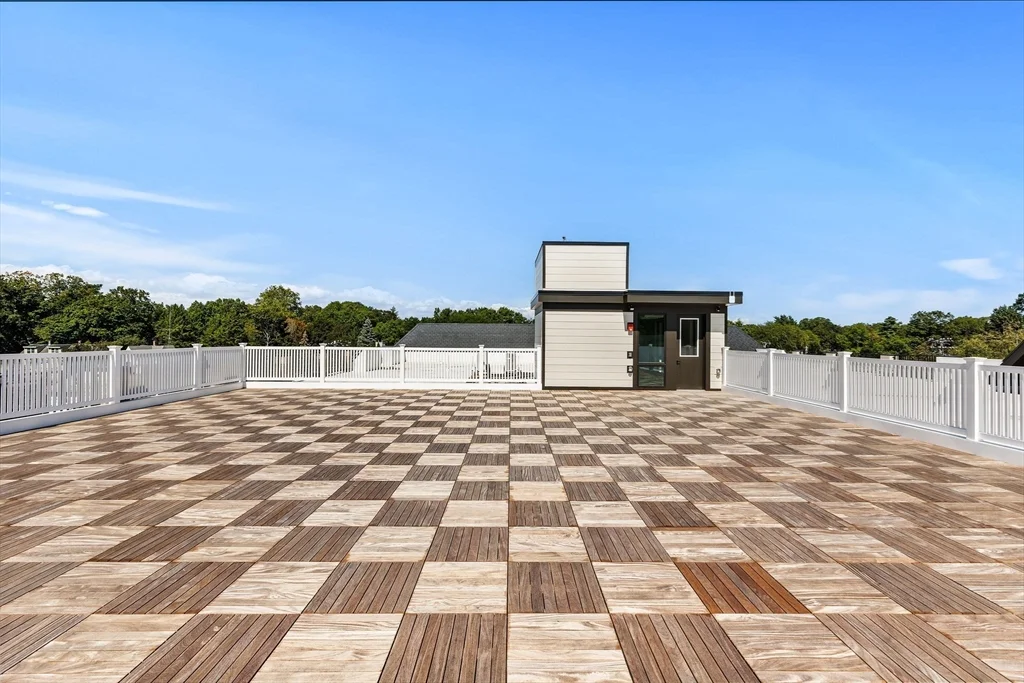 1114 Beacon St, Newton Center