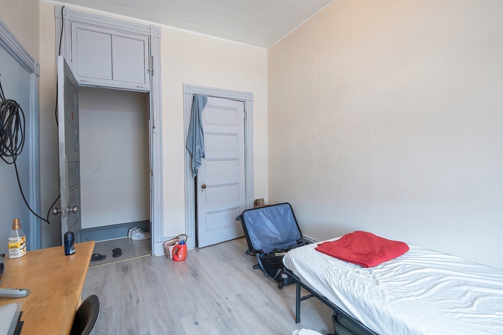 5 Linden St, Allston