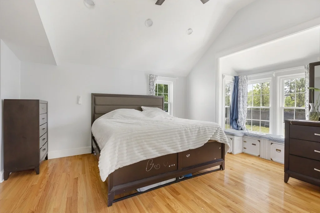 665 S Main St, Sharon