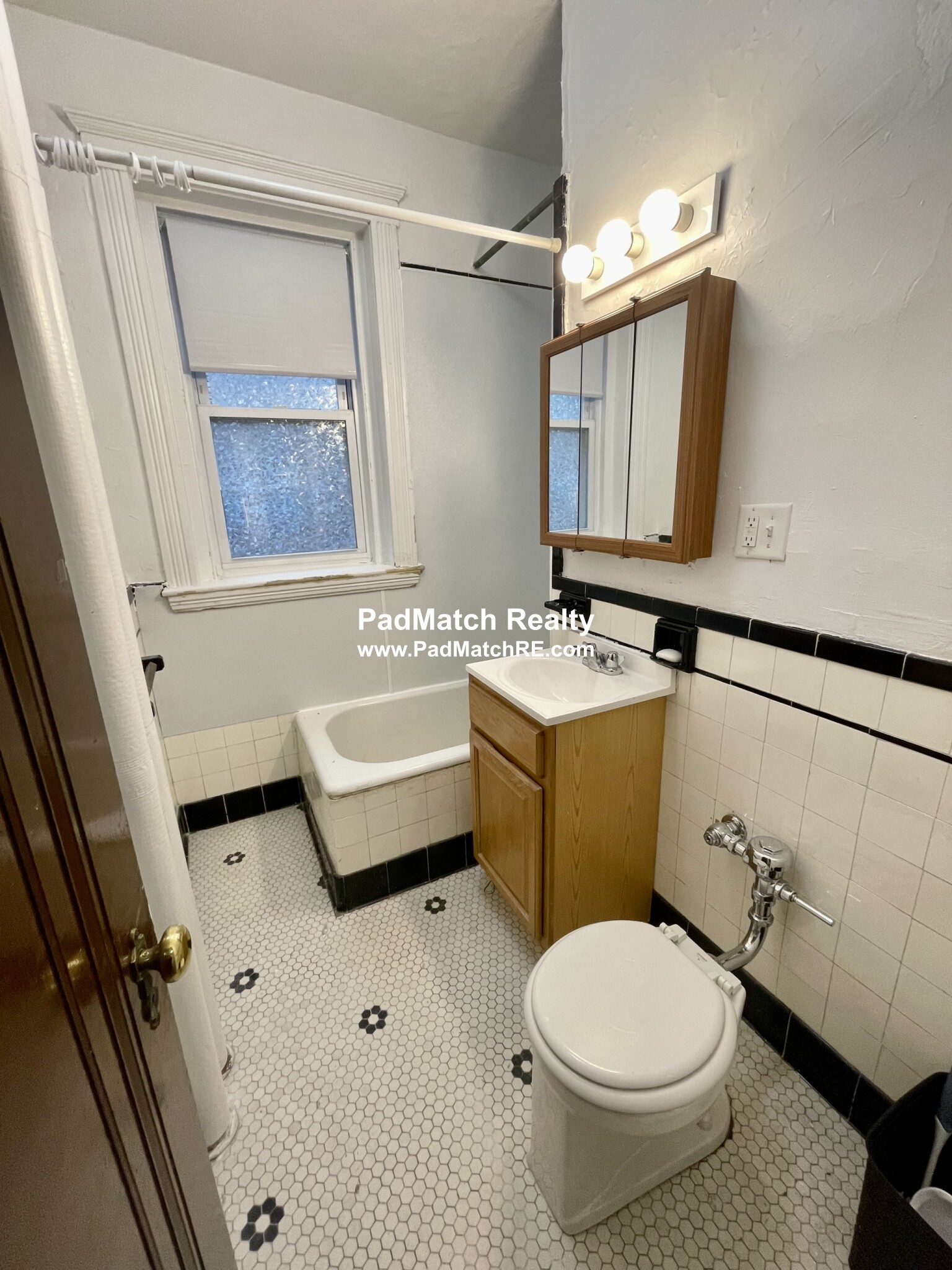 1800 Commonwealth Ave, Brighton