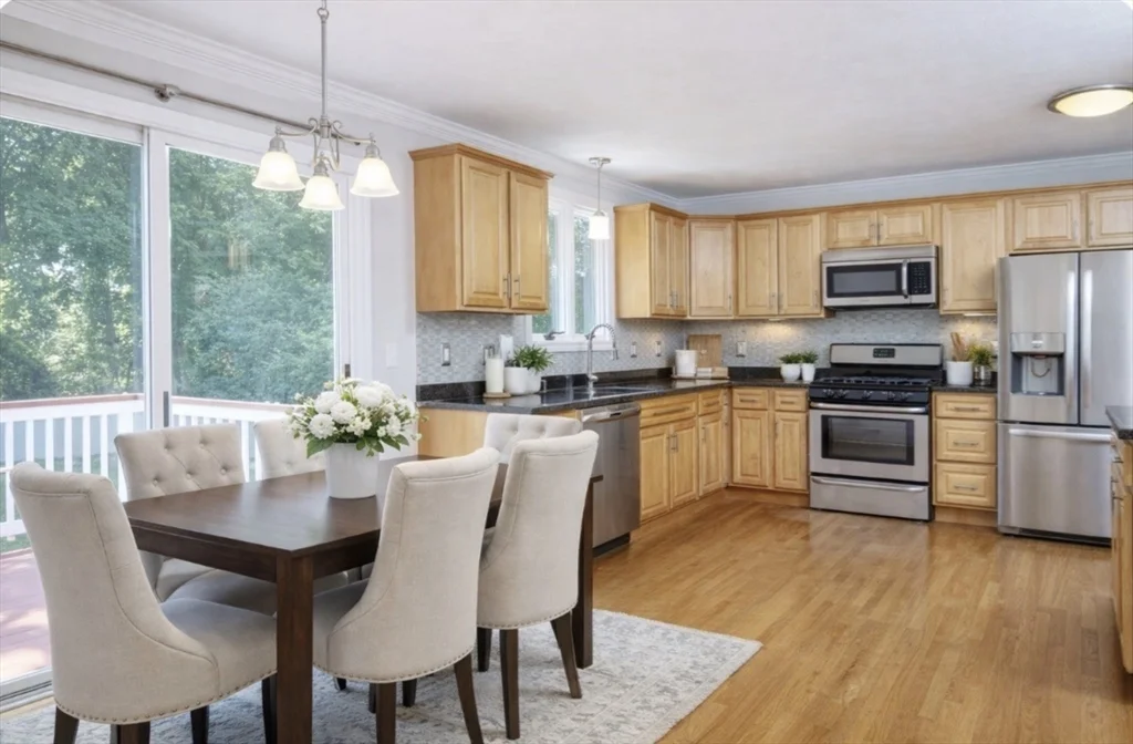 1083 Main St, Walpole