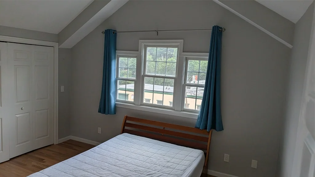 894 Main St, Wakefield