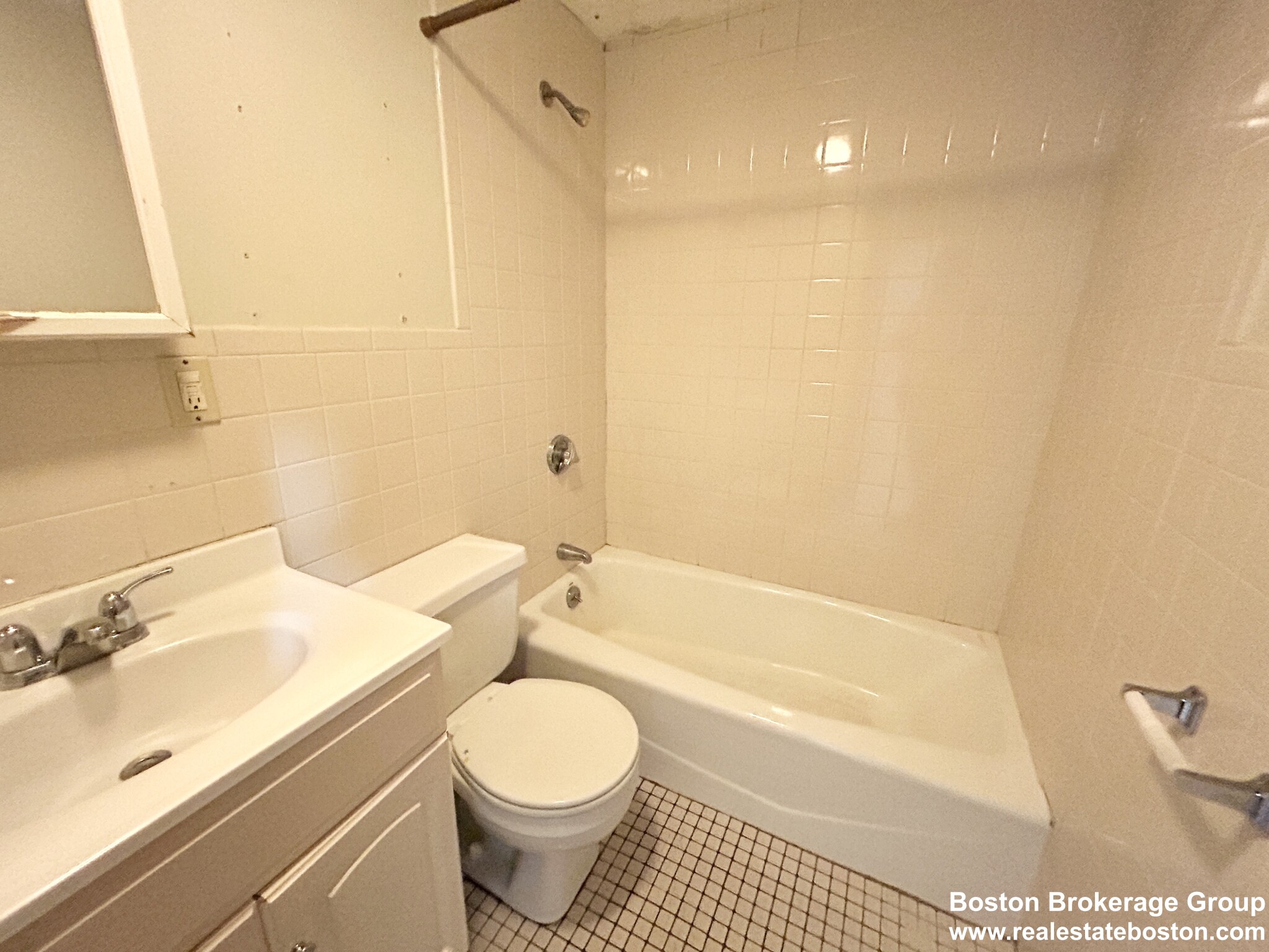 2 bed, 1 bath apartment for rent at 96 Cottage St Unit 1, Dorchester — photo 3 of 3