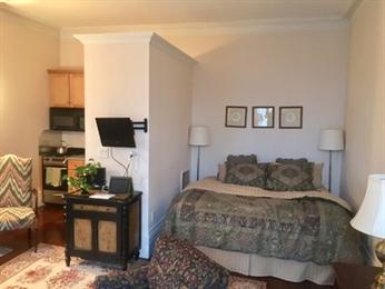 Studio bed, 1 bath apartment for rent at 96 Mt Vernon St Unit 2R, Beacon Hill — photo 2 of 7