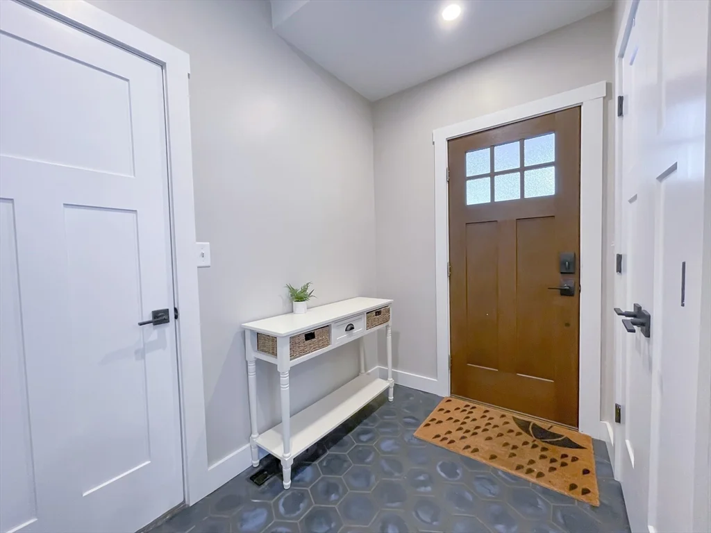 4 Pine Crest Rd, Braintree