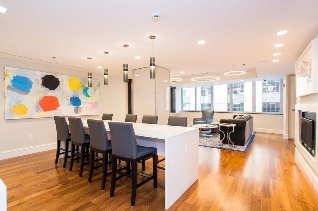 1 Charles Street South, Back Bay