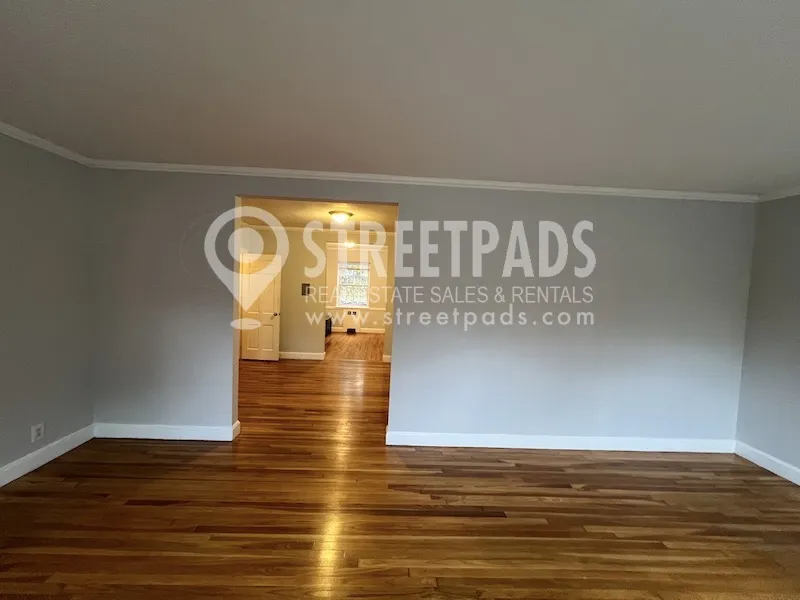 1139 Beacon St, Longwood