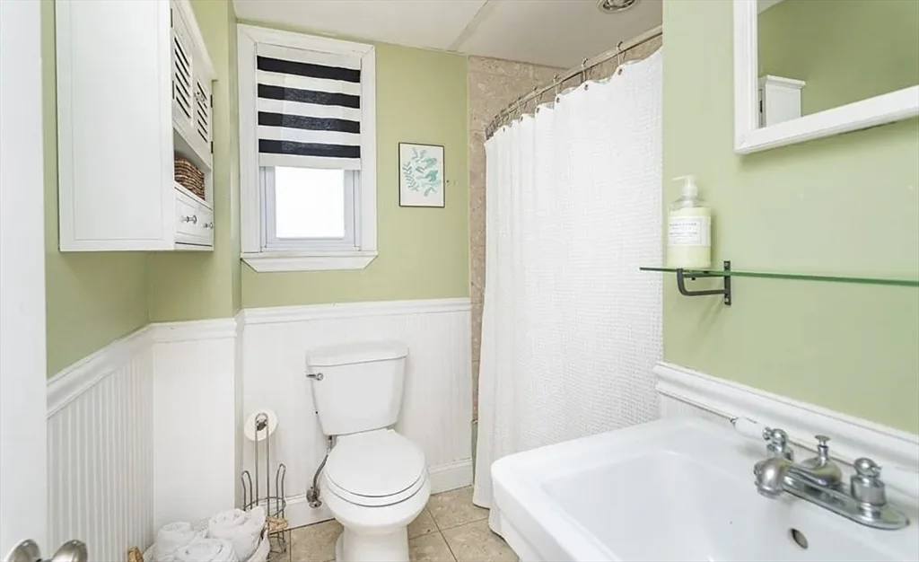 262 W 5th St, South Boston
