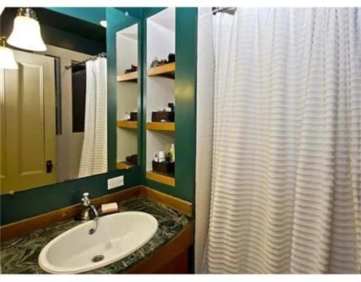 18 Sunset St, Mission Hill