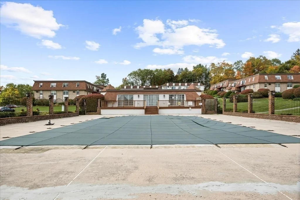 26 Williamsburg Ct, Shrewsbury