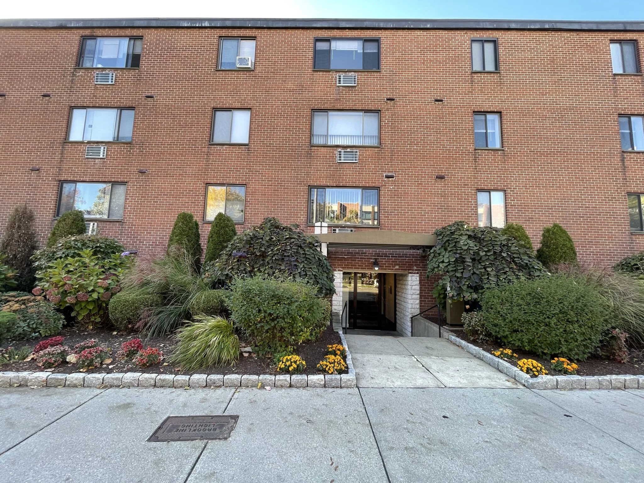 222 Babcock St, Coolidge Corner