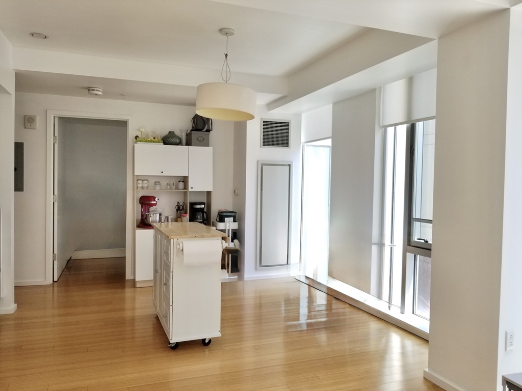 2 Earhart, East Cambridge