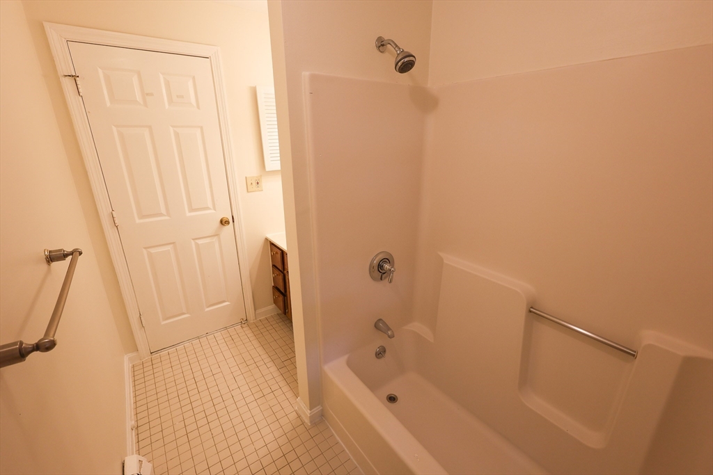 8 Mount Calvary Rd, Roslindale