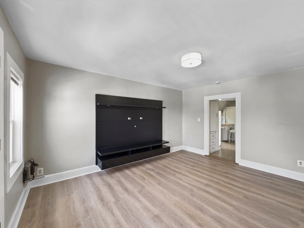 1 Lindner Ct, Lawrence