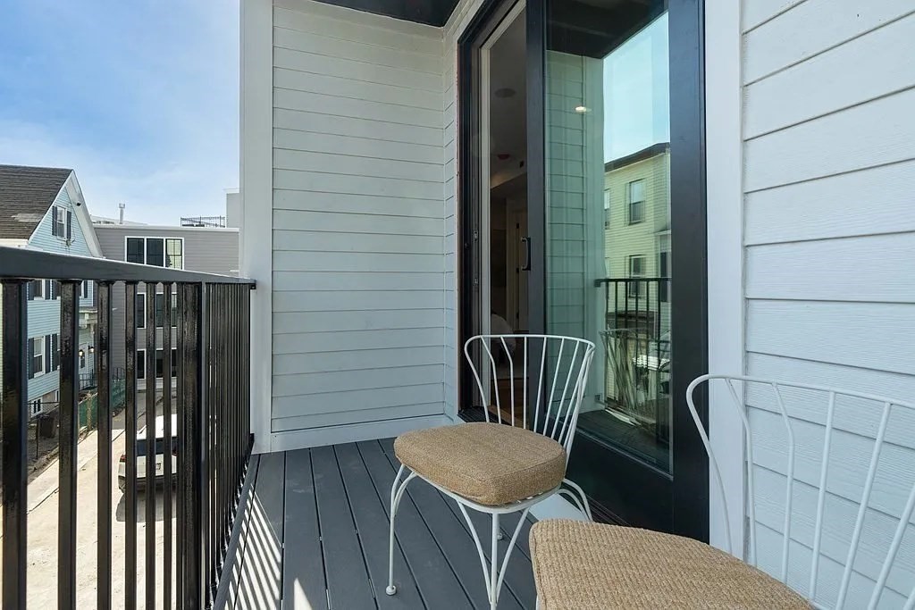 9 Glover Ct, South Boston