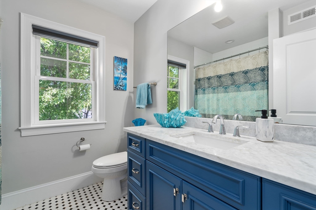 119 Charlesbank Rd, Newton Corner