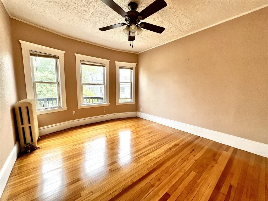 12 Bailey St, West Somerville