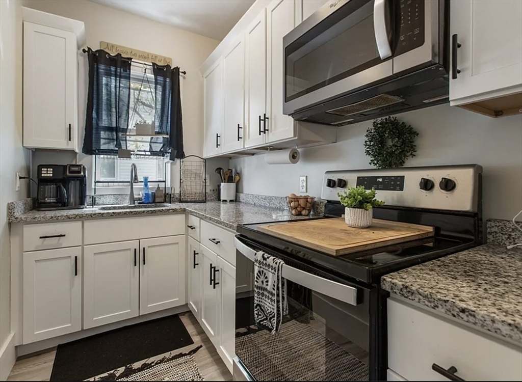 1037 Cove Rd, New Bedford